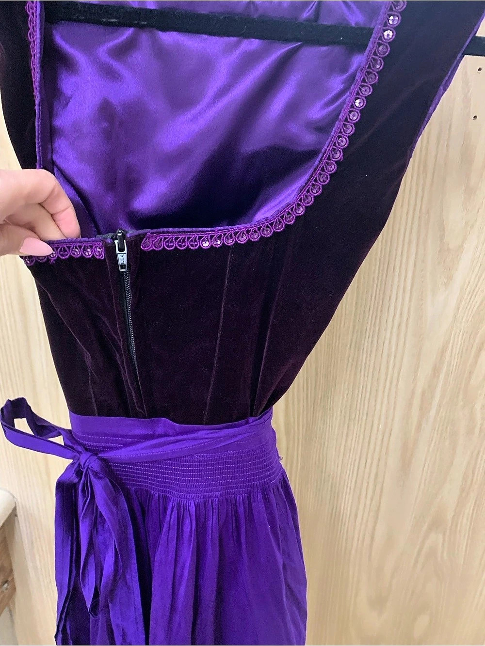 Purple Dirndl- Size 44 - Picture 2 of 2
